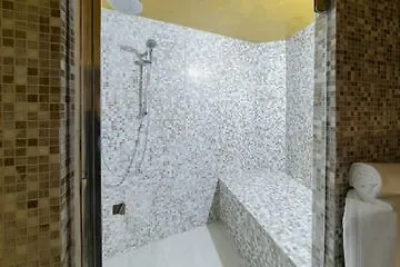 Vespasiano Otel