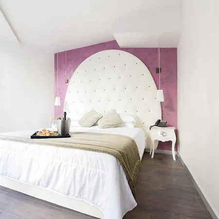 Vespasiano Otel